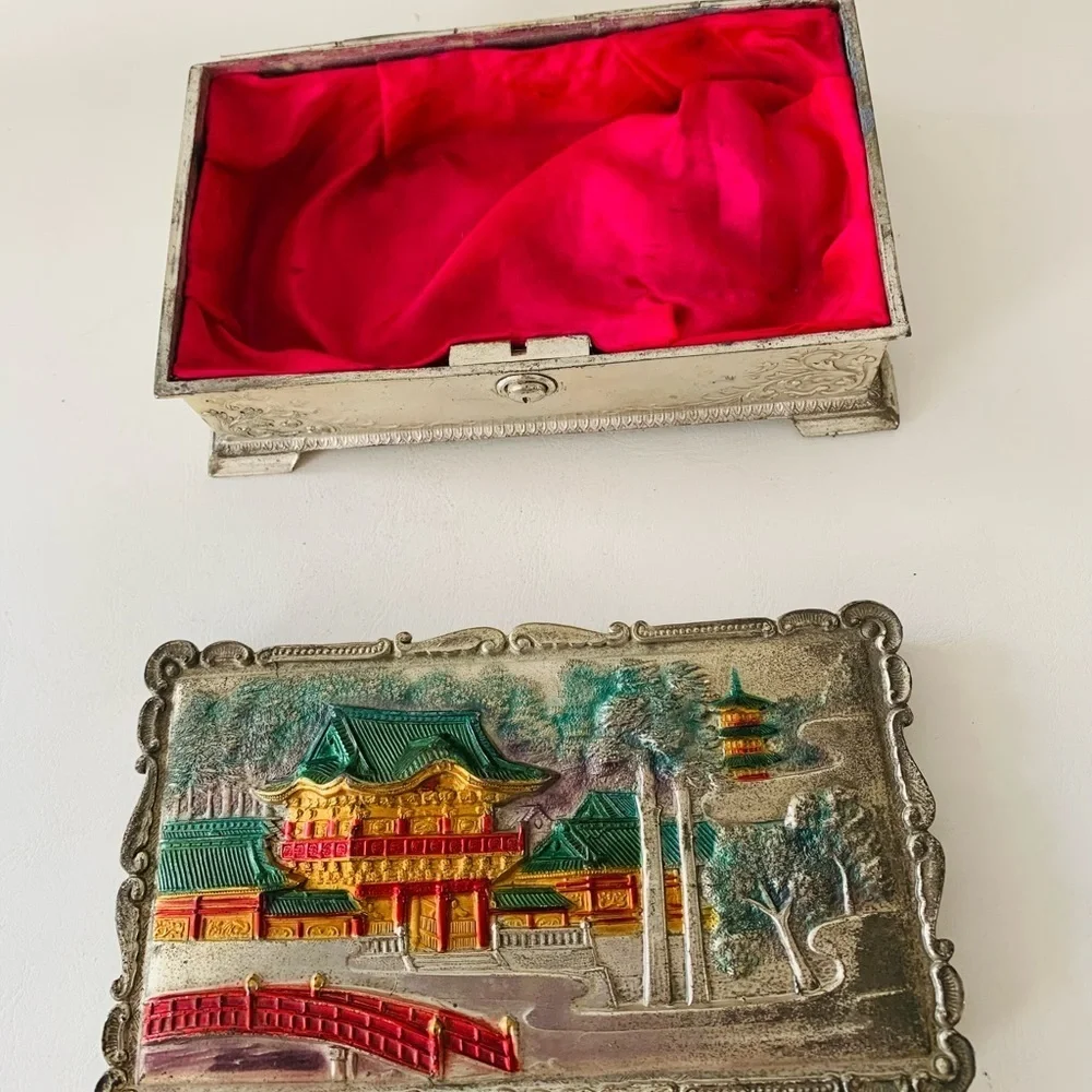 Oriental Pogoda metal trinket box